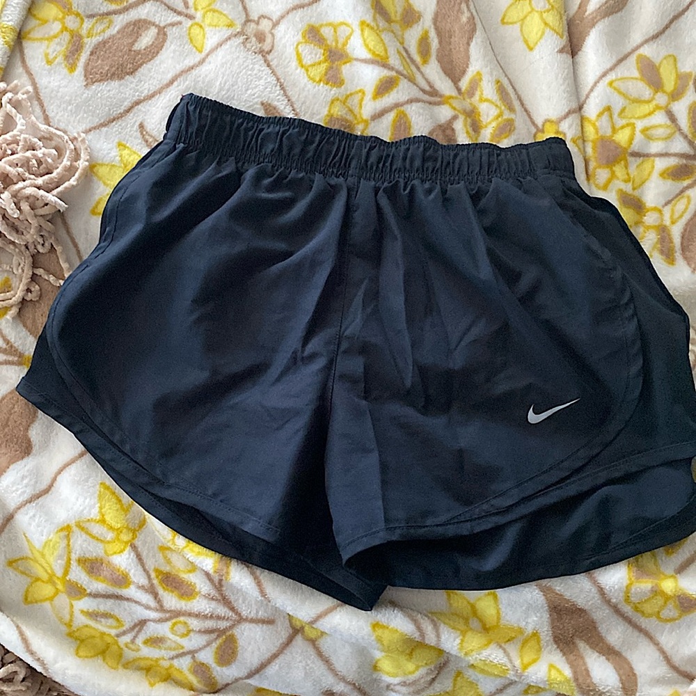 black nike dri-fit shorts